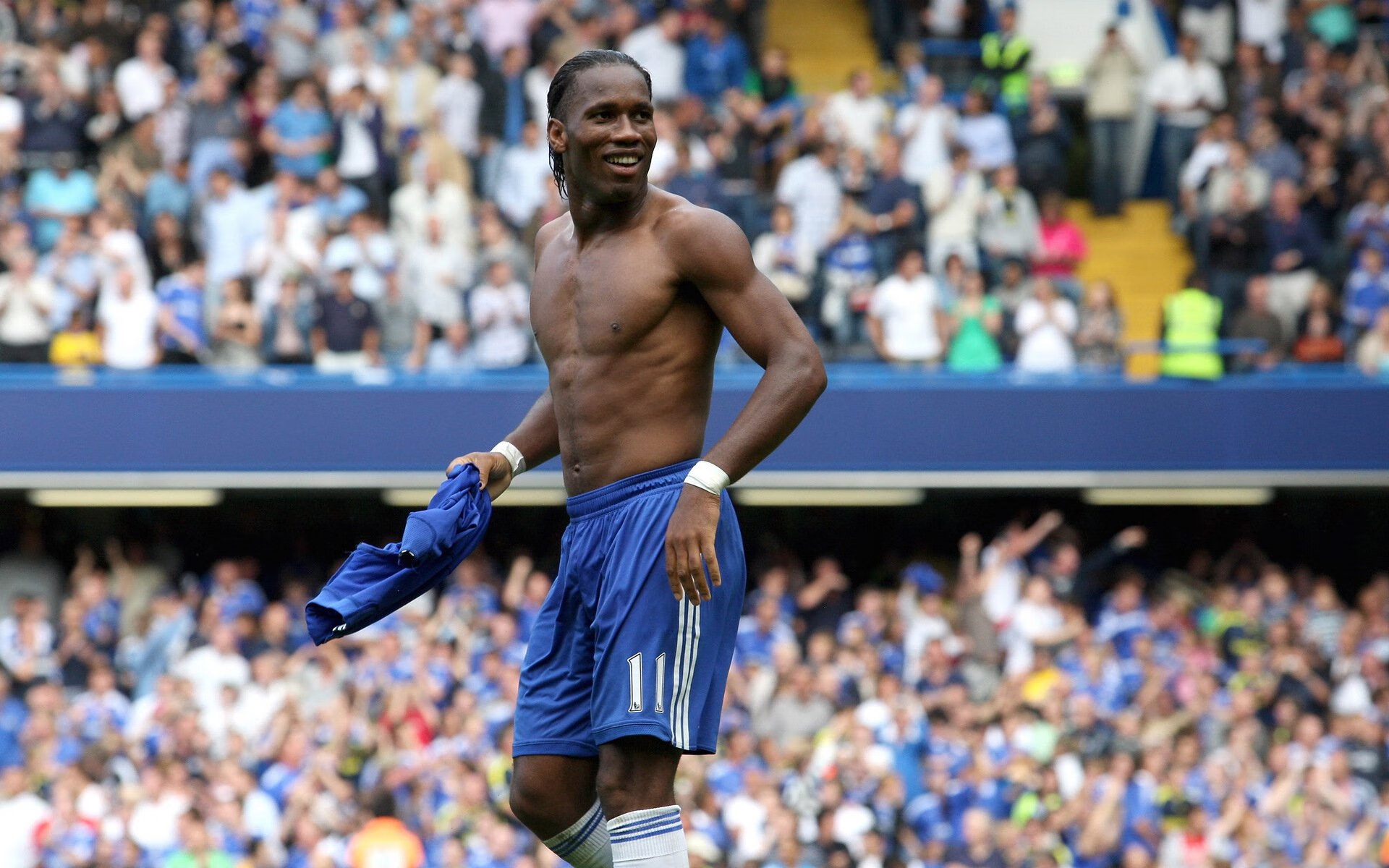 曼城高位抢断频频化解对方进攻，曼城进攻战术